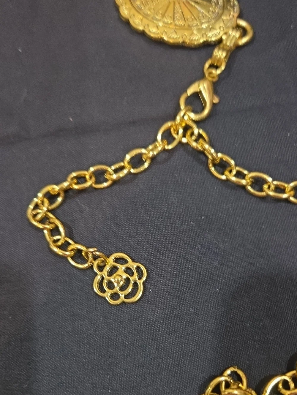 Vintage-Style Goldtone Oval Concho Belt